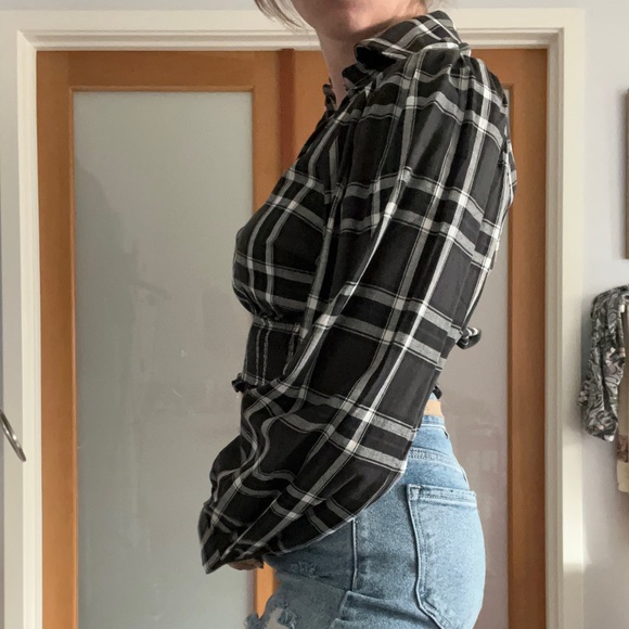 Plaid Crop Blouse - Picture 3 of 9